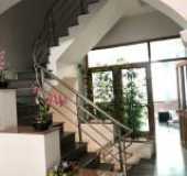 Cho thuê nhà nguyên căn số 154 Nguyễn Văn Thủ, Q1, giá 55 tr/th, 4x20m, 5 tầng, giảm 20% mùa dịch