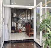 Nhà mới xây có thang máy, DT 90m2, KDC yên tĩnh, ở và làm VP thích hợp, giá 25tr/tháng