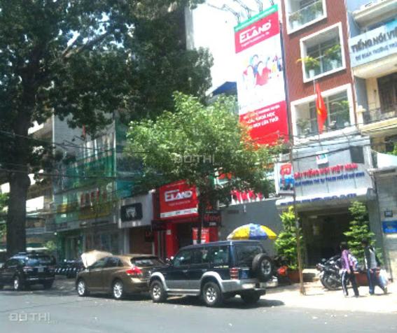 Cho thuê tòa nhà MT Nguyễn Văn Cừ, Quận 1, 7x28m, 9 tầng, giá 350 triệu/tháng