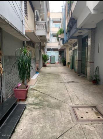 Chính chủ cho thuê phòng trọ giá rẻ 10m2 nhà hẻm hơi tại Nguyễn Khoái, Q4