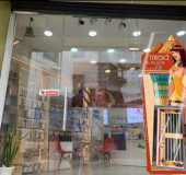 Nguyên căn mặt tiền, Khu Hoàng Việt-Út Tịch. DT: 14x8. Trệt, lầu. KD sầm uất. Giá 40 triệu (TL).