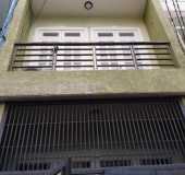 Nhà gồm có 3 phòng ngủ có sẵn nội thất, 3 toilet